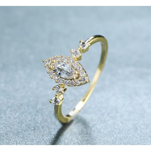 Beautiful 18k Gold Plated Horse Eye zircon ring Size 9 - Picture 1 of 2